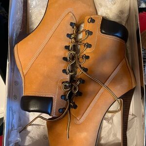 ZIGI Girl Brown Timberland Platform Lace-Up Boots with Black Accents